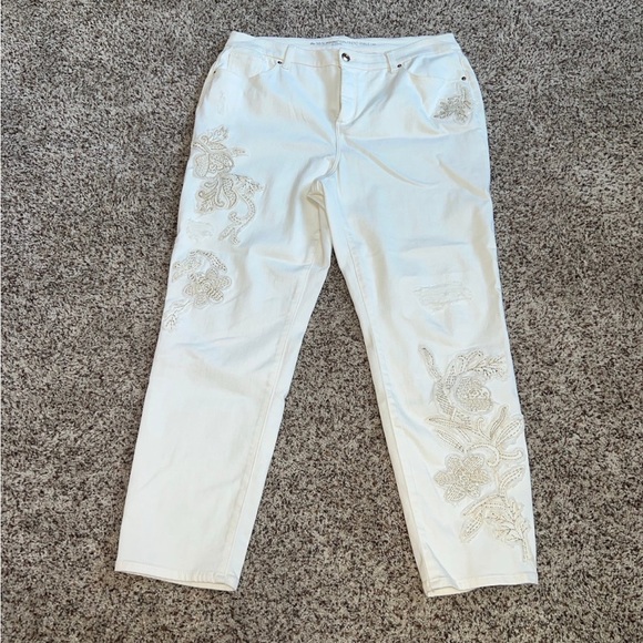 Chico’s So Slimming Girlfriend Ankle White Jeans Embroidered Size 2.5/L - Picture 1 of 11